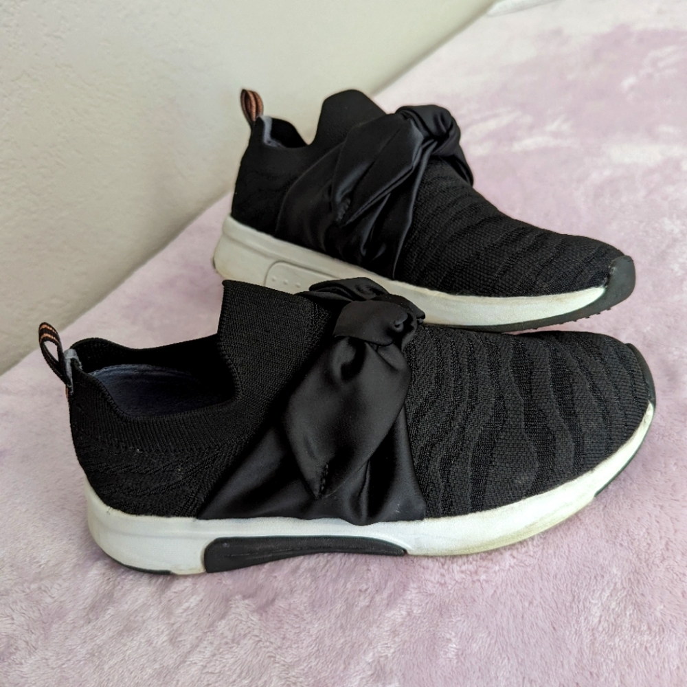 Gym Shoes- Size 6
